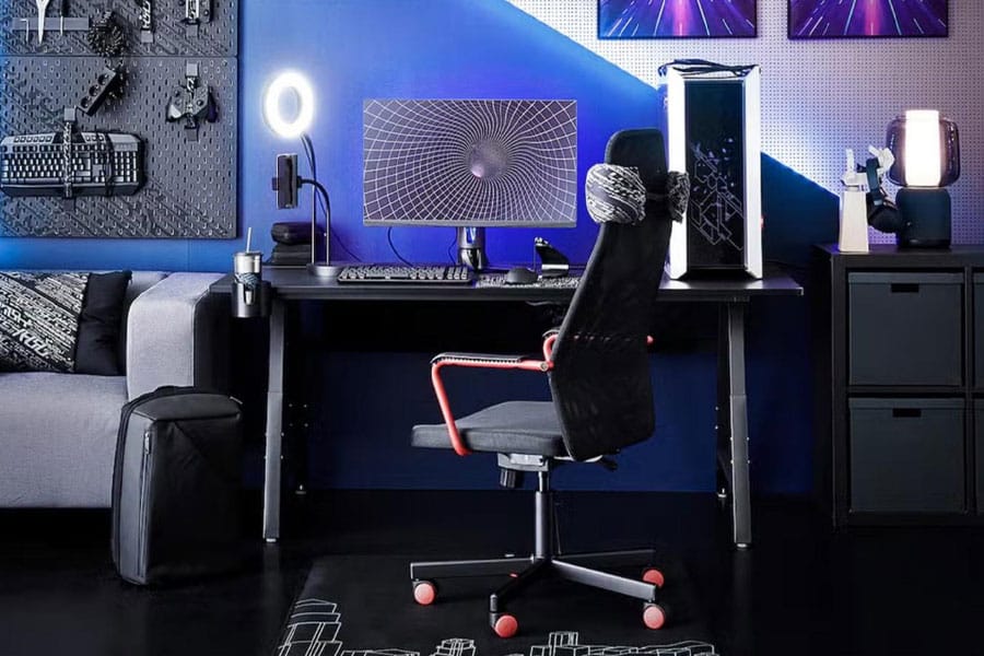 Picture of a Gaming Chair with Accessories, a birthday gift for video gamer.